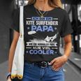 Damen Bin Ein Kite Surfender Papa Wie Ein Normaler Papi Nur Cooler Mit-Ausschnitt T-Shirt Geschenke für Sie