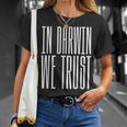In Darwin Vertrauen Wir Atheist Evolutionswissenschaft Black T-Shirt Geschenke für Sie