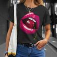 Lèvres Arc-En-Ciel Avec Cerise Dans La Bouche Nostalgie Des Années 80 T-Shirt Cadeaux pour elle