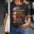 No Es Frágil Como Una Flor Frágil Como Una Bomba Camiseta unisex Regalos para ella