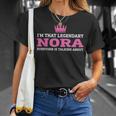 Nora Nombre Personal Lindo Divertido Nora Camiseta unisex Regalos para ella