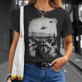 Raccoon-Graphik T-Shirt Schwarz-Weiß, Natur-& Flugzeugdesign Geschenke für Sie