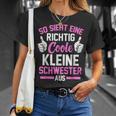 So Sieht Eine Richtig Coole Kleine Schwester Aus T-Shirt Geschenke für Sie