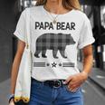 Papa-Bär In Schwarz-Weiß Kariertem Bär T-Shirt Geschenke für Sie