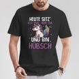 Einhörner Heute Sitz´ Ich Mal Nur Da Und Bin Hübsch Einhorn German T-Shirt Lustige Geschenke