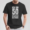 Ich Bin 50 Bitte Helfen Sie Mir Über Die Straße T-Shirt, Lustiges Ü50 Geschenk Lustige Geschenke