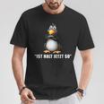 Penguin Ist Halt Jetzt So Da Kann Man Nichts Machen T-Shirt Lustige Geschenke