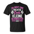 So Sieht Eine Richtig Coole Kleine Schwester Aus T-Shirt