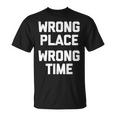 Wrong Place Wrong Time Con Texto En Inglés Wrong Time Camiseta unisex