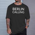 Berlin Calling T-Shirt für Herren mit Schwarzem Aufdruck, Modisches Design Geschenke für Ihn