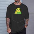 Cute Budgie In Pocket Budgie Bird In Bag S T-Shirt Geschenke für Ihn