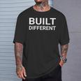 Herren T-Shirt Schwarz, Aufdruck Built Different, Stylisches Tee Geschenke für Ihn