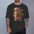 No Es Frágil Como Una Flor Frágil Como Una Bomba Camiseta unisex Regalos para él