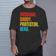 Retro Ehemann Papa Protector Heroatertag Für Papa T-Shirt Geschenke für Ihn