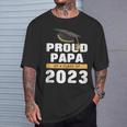 Stolzer Papa Eines Absolventen Der Klasse 2023 Senior 23 Gra T-Shirt Geschenke für Ihn