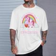 Fröhliches Einhorn-Regenbogen T-Shirt, Spruch 'Never Thought I'd Be...' Geschenke für Ihn