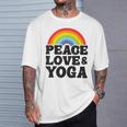 Peace Love & Yoga Regenbogen Hippie Retro Yoga T-Shirt Geschenke für Ihn