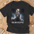 Bigfoot Taking A Selfie With Solar 2024 Eclipse Glasses Mens T-Shirt Gifts for Old Men
