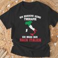 Brauche Keine Therapie Ich Muss Nur Nach Italy T-Shirt Geschenke für alte Männer