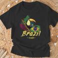 Brazil Vintage Toucan With Flag And Samba Mask T-Shirt Geschenke für alte Männer