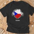 Czech Flag Cesko Heart Pride Roots T-Shirt Geschenke für alte Männer