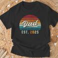 Dad Est 2025 Ersteratertag Frischgebackener Papa T-Shirt Geschenke für alte Männer