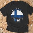 Elch & Waldmotiv T-Shirt im Finland-Flaggen Design Geschenke für alte Männer