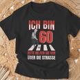 Ich Bin 60 Bitte Helfen Sie Mir Über Die Strasse Party T-Shirt Geschenke für alte Männer