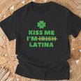 Kiss Me I'm Irish Latina Quote Cool St Patrick's Day T-Shirt Gifts for Old Men