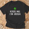 Kiss Me I'm Irish Saint Patrick Day Women T-Shirt Gifts for Old Men