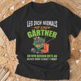 Leg Dich Niemals Mit Einer Gärtner An Garden T-Shirt Geschenke für alte Männer