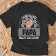 Locker Bleiben Papa Macht Das Schon Fun T-Shirt Geschenke für alte Männer