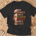 No Es Frágil Como Una Flor Frágil Como Una Bomba Camiseta unisex Regalos para ancianos
