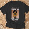 She Remembered Who She Was Black History Month Blm Melanin T-Shirt Gifts for Old Men