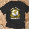 Swimming Badge Ich Bin Jetzt Ein Gold Swimmer Swimming T-Shirt Geschenke für alte Männer