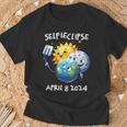Total Solar Eclipse 2024 Selfieclipse Sun Moon Earth Selfie T-Shirt Gifts for Old Men