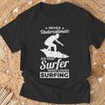 Never Underestimate An Old Surfer Surfing Grandpa T-Shirt Gifts for Old Men
