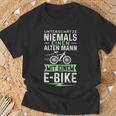 Unterschätze Niemals Einen Alten Mann Mit Ein E-Bike T-Shirt Geschenke für alte Männer