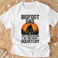 Bigfoot Dad Retro Papa Squatchintage Sasquatchatertag T-Shirt Geschenke für alte Männer