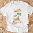 Hello Summer – Mit Sand Meer Sonnenschirm Und Palmenstimmung T-Shirt Geschenke für alte Männer
